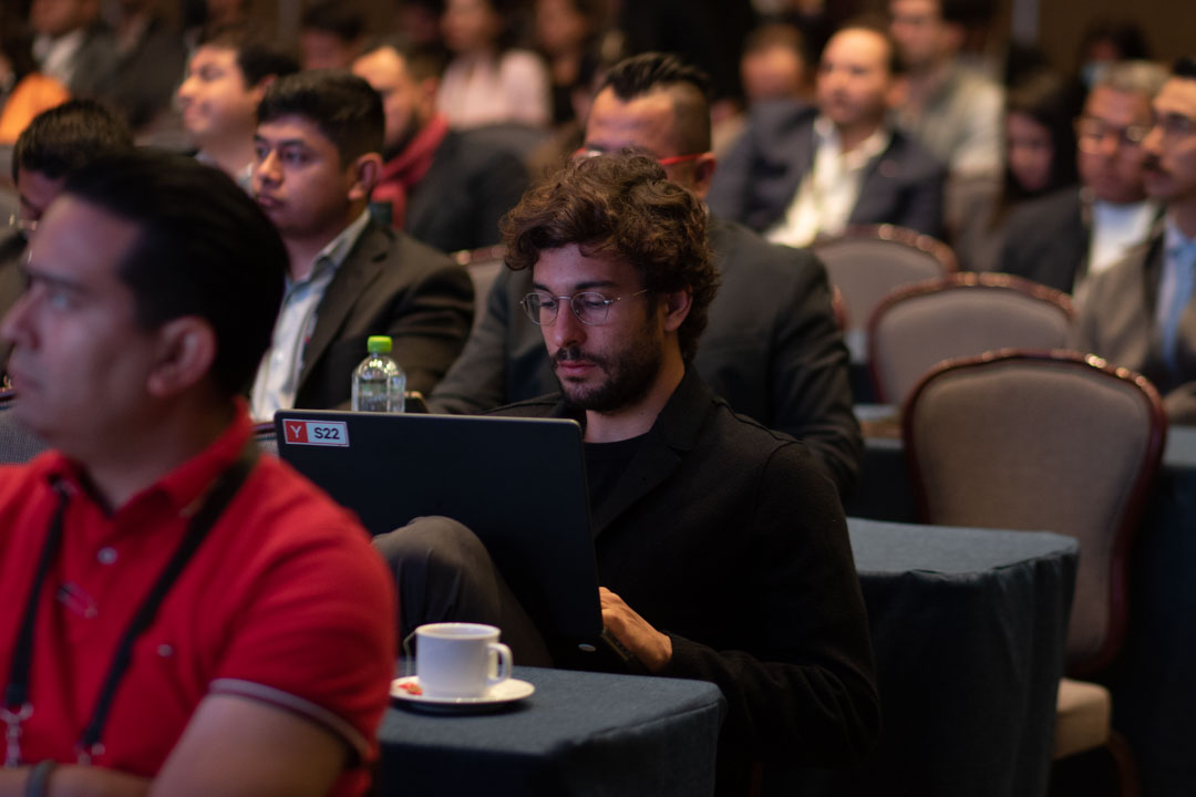 Sesión fotográfica profesional para la cobertura de eventos empresariales